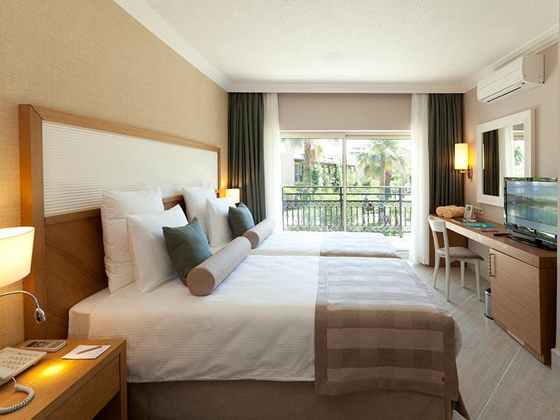Paloma Oceana Resort Side